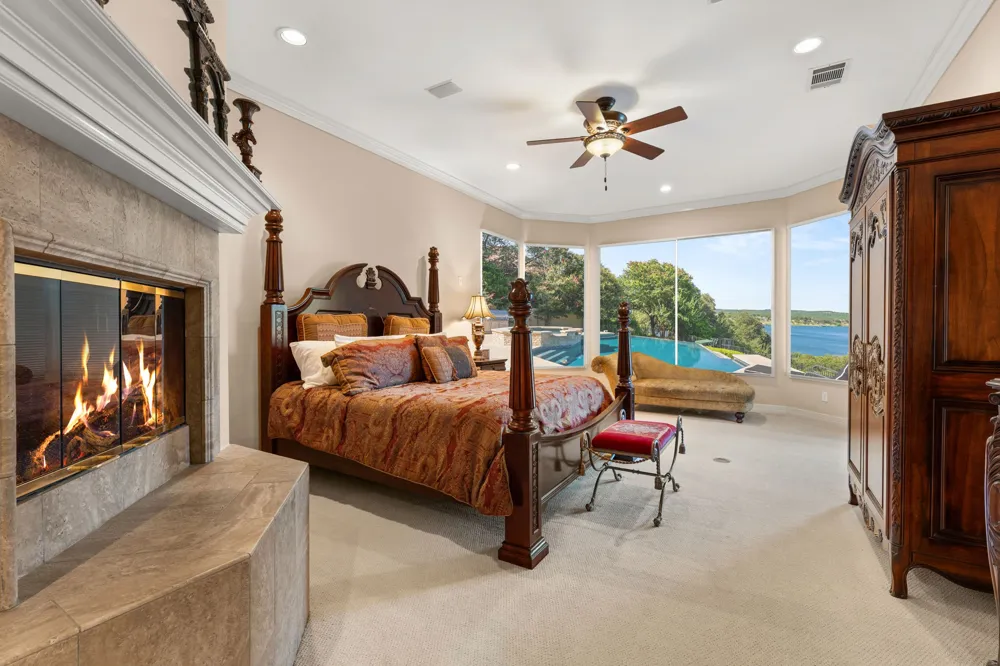 2819 Cliff Point Spicewood, TX 78669