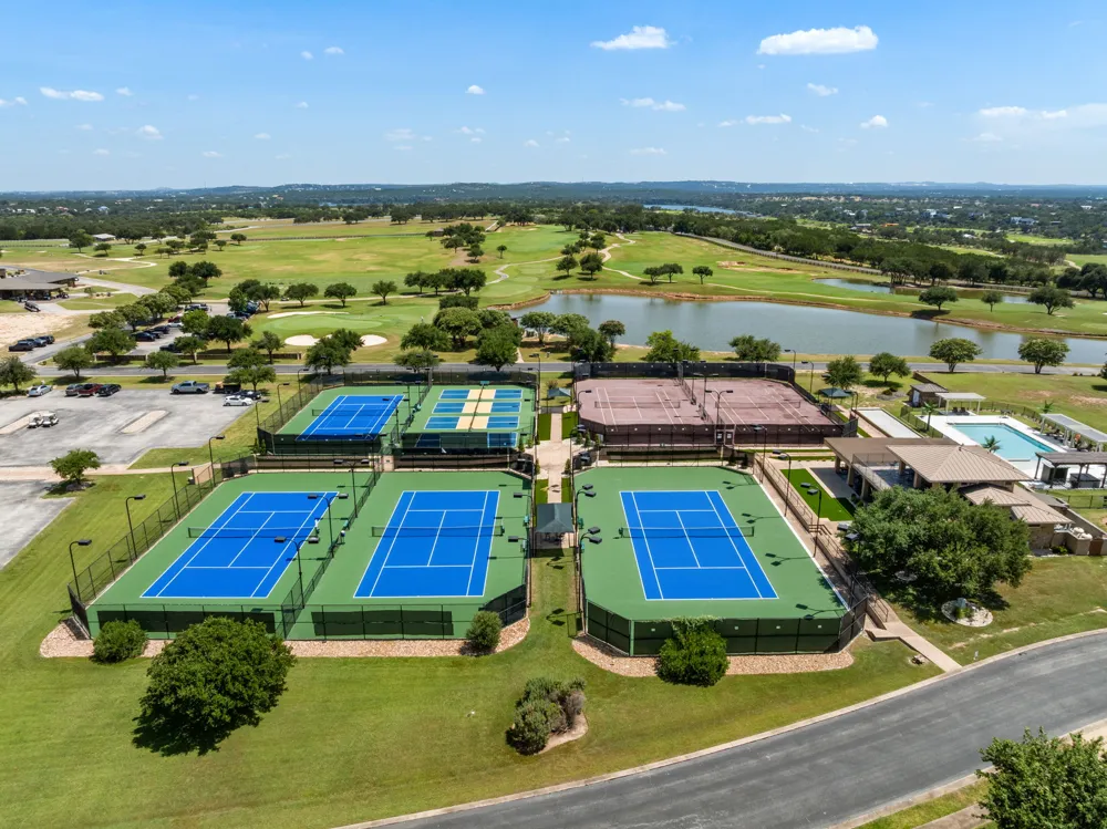 2819 Cliff Point Spicewood, TX 78669