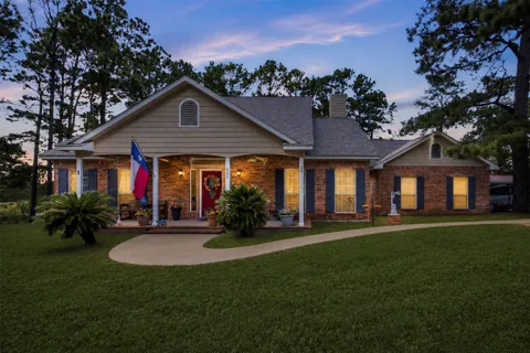 801 Moccasin Trail