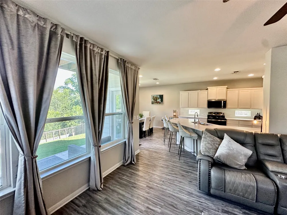 10005 Dalliance Lane Manor, TX 78653