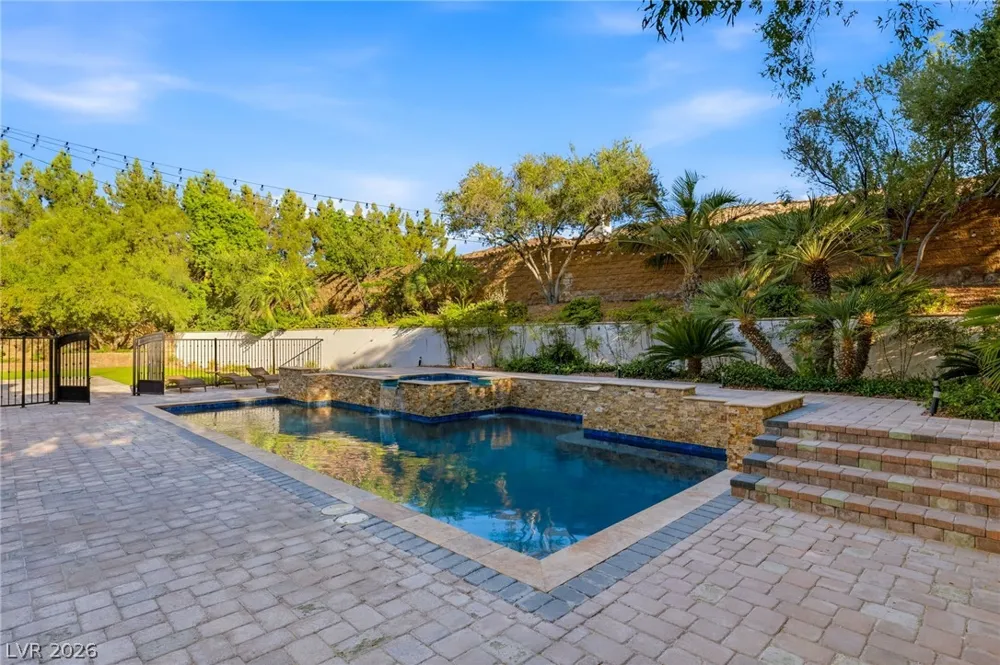 25 Pebble Dunes Court Las Vegas, NV 89141