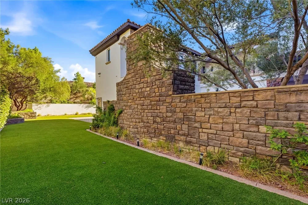 25 Pebble Dunes Court Las Vegas, NV 89141