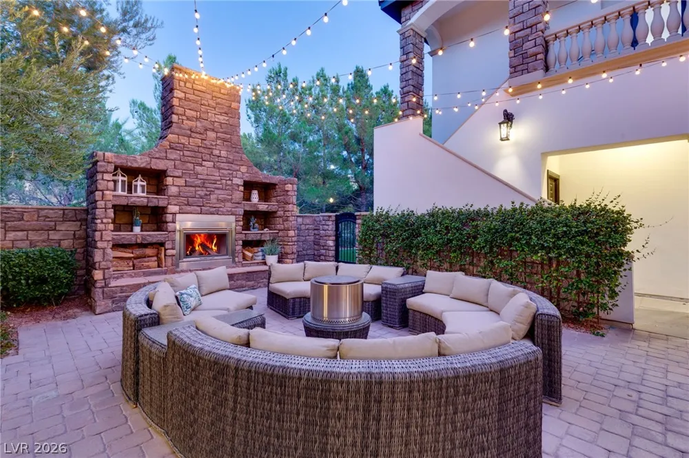 25 Pebble Dunes Court Las Vegas, NV 89141