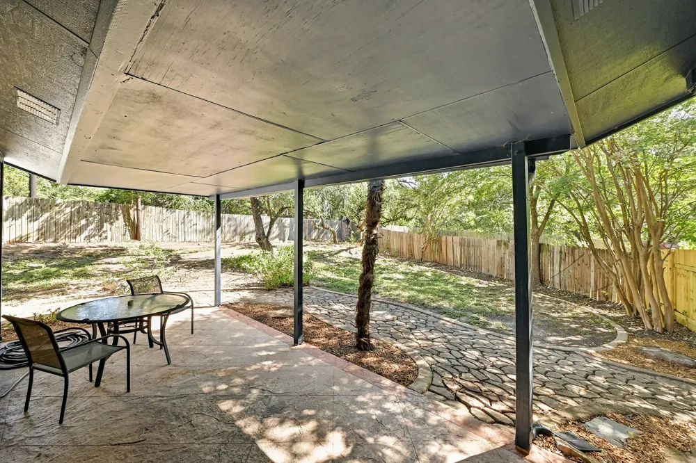 275 Mooring Circle #B Lakeway, TX 78734
