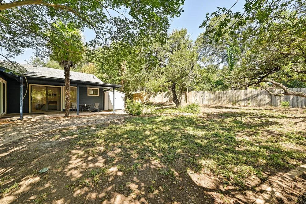275 Mooring Circle #B Lakeway, TX 78734