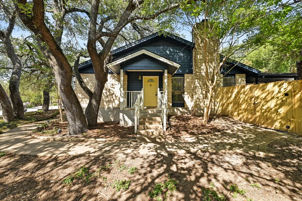 275 Mooring Circle #B Lakeway, TX 78734