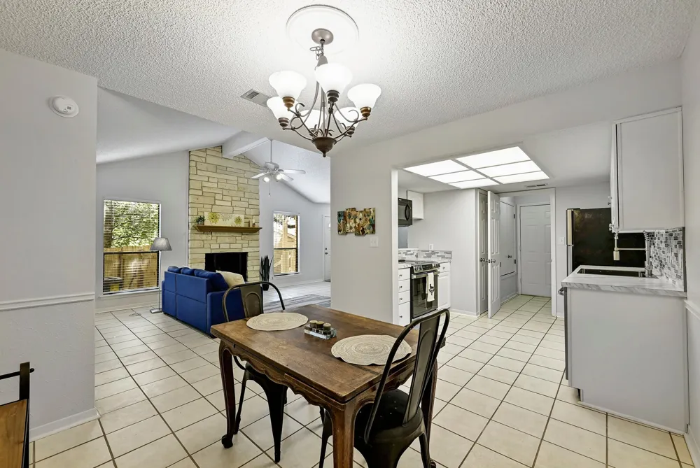 275 Mooring Circle #B Lakeway, TX 78734