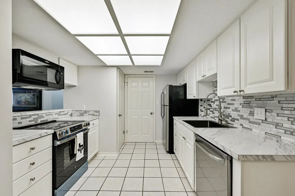 275 Mooring Circle #B Lakeway, TX 78734