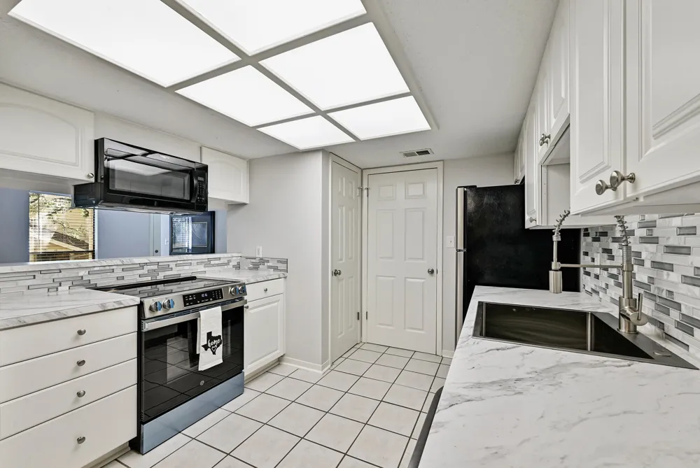275 Mooring Circle #B Lakeway, TX 78734