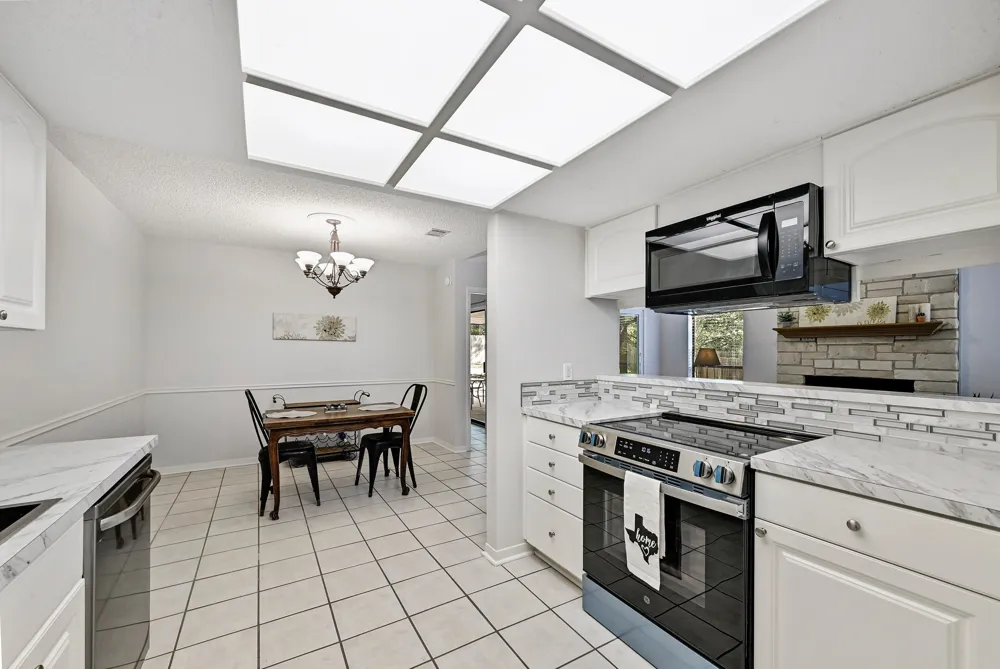 275 Mooring Circle #B Lakeway, TX 78734