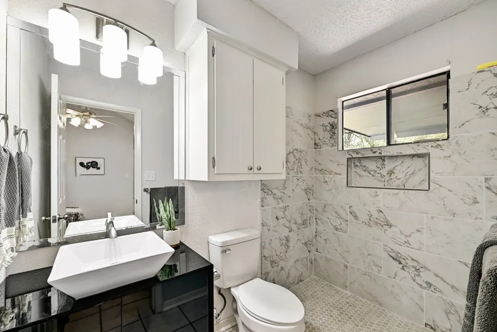 275 Mooring Circle #B Lakeway, TX 78734
