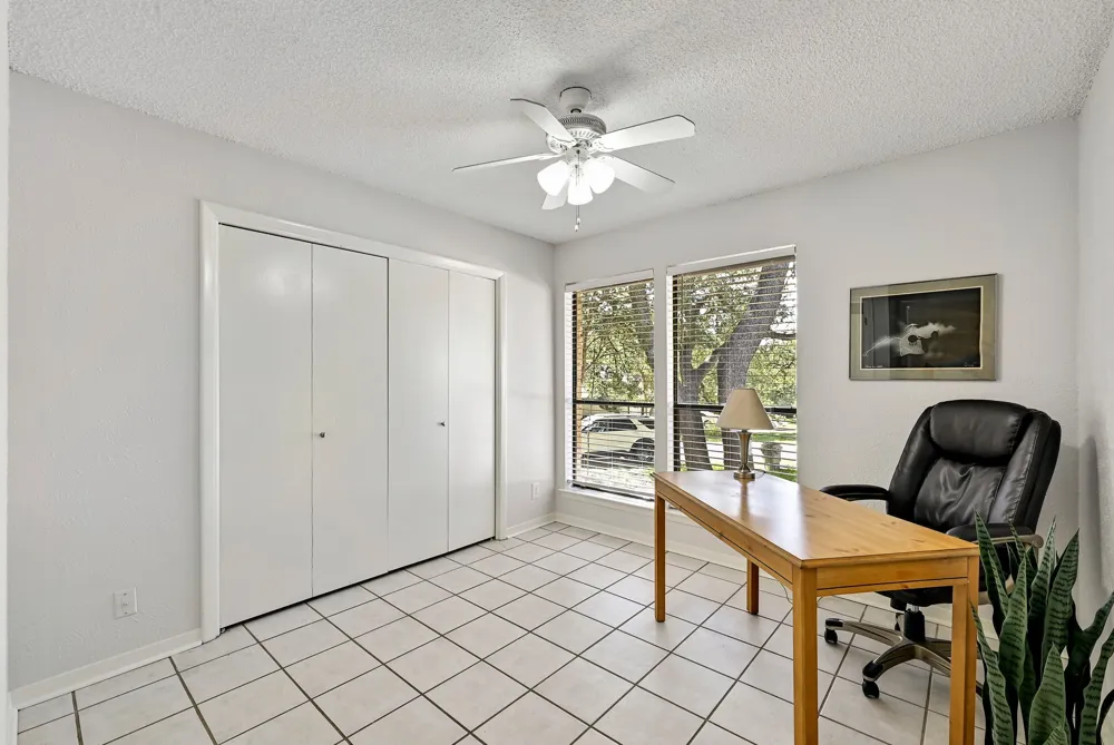 275 Mooring Circle #B Lakeway, TX 78734
