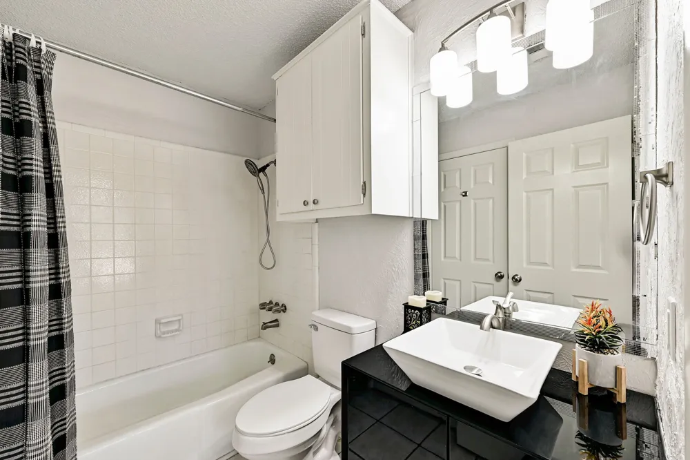 275 Mooring Circle #B Lakeway, TX 78734