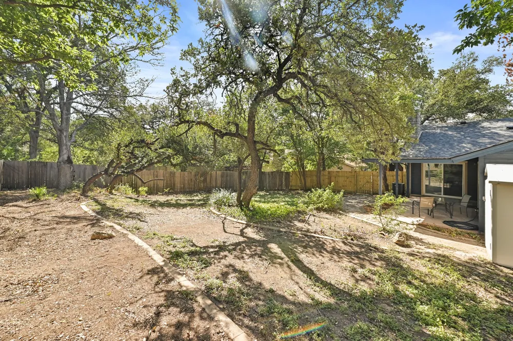 275 Mooring Circle #B Lakeway, TX 78734