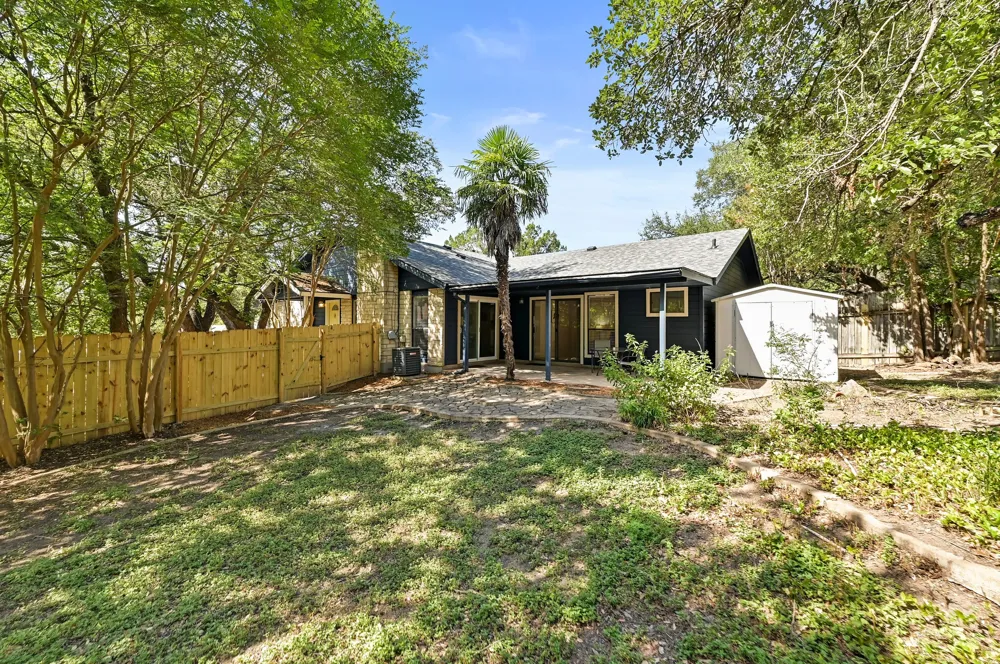 275 Mooring Circle #B Lakeway, TX 78734