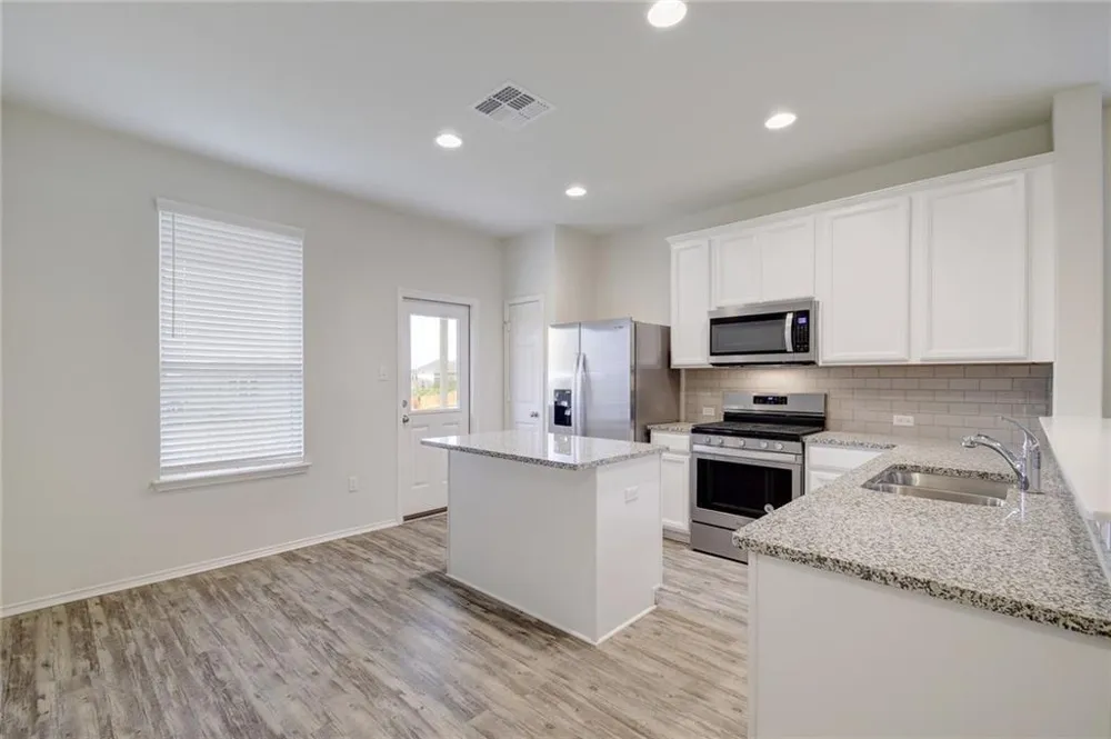 434 Eves Necklace Drive Buda, TX 78610