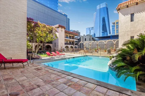 505 W 7th Street #105