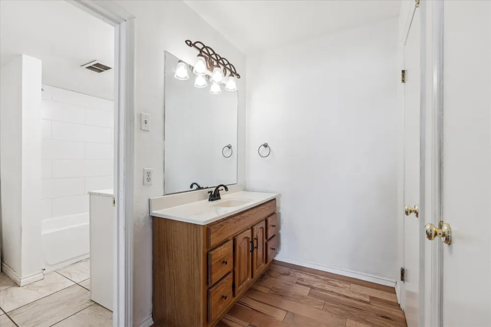 505 W 7th Street #105 Austin, TX 78701