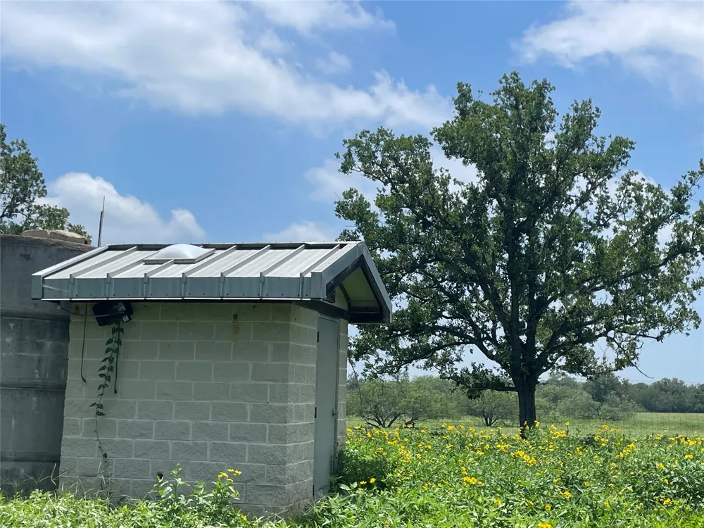 2238 Flash Circle Luling, TX 78648