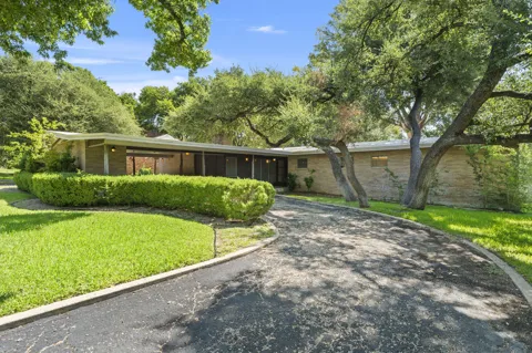 3101 El Camino Drive