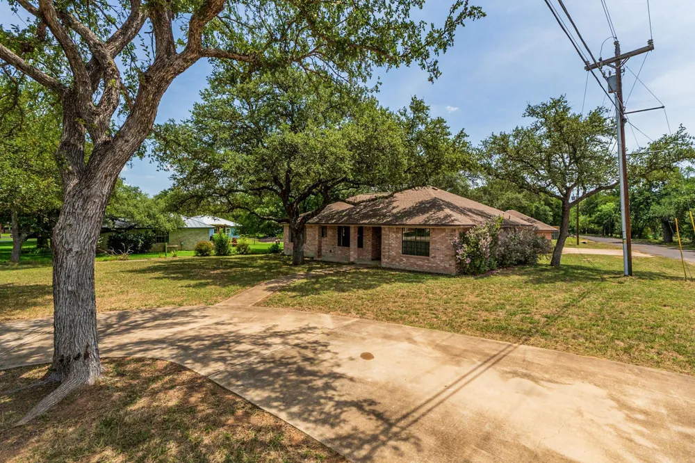 201 River Lake Drive Kingsland, TX 78639