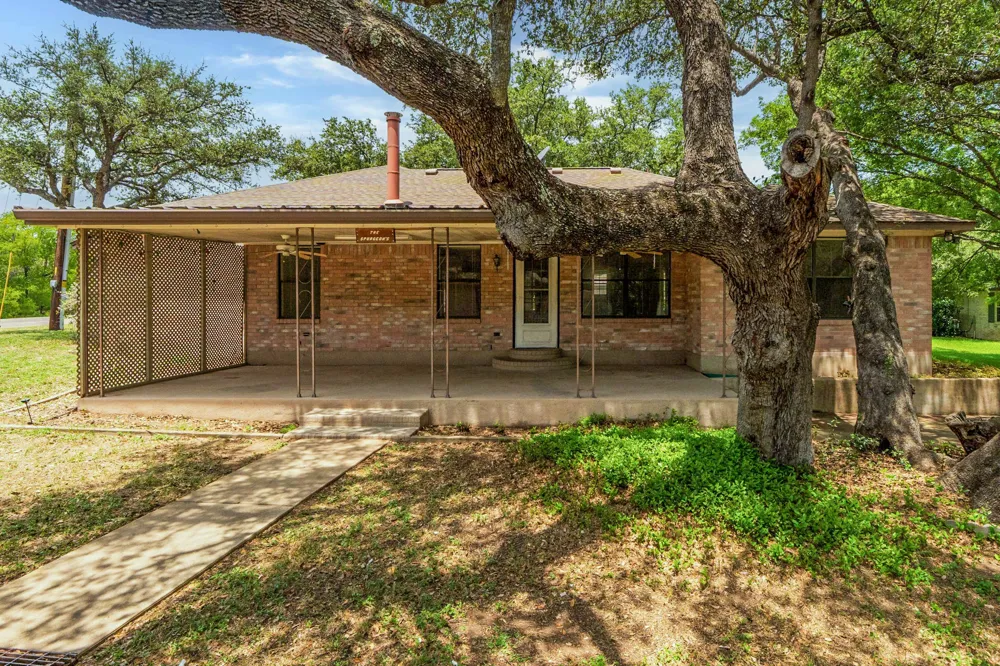 201 River Lake Drive Kingsland, TX 78639