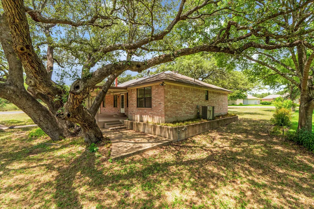 201 River Lake Drive Kingsland, TX 78639