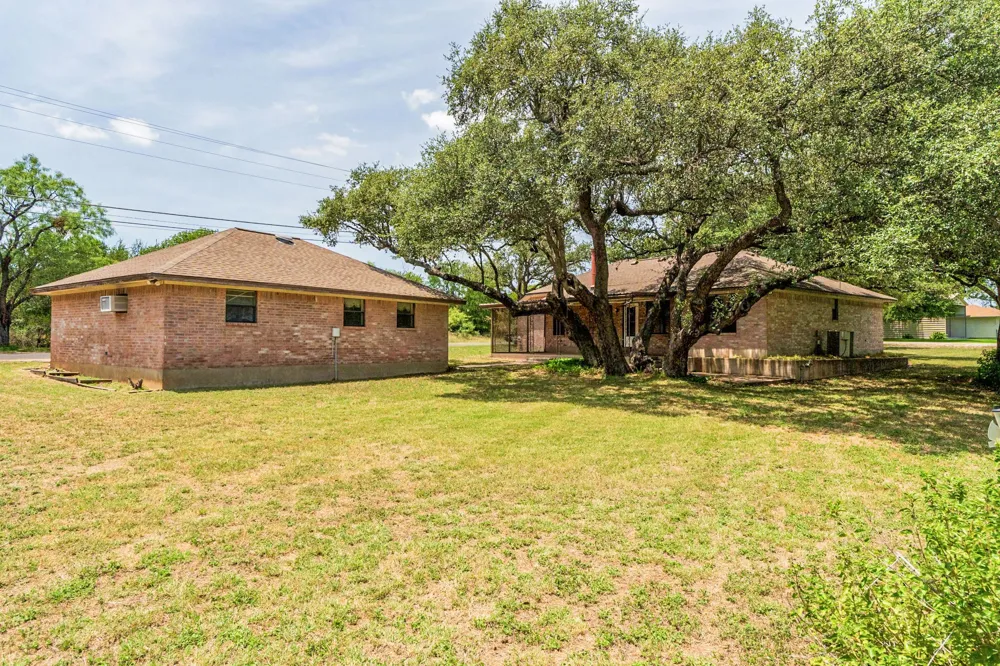 201 River Lake Drive Kingsland, TX 78639