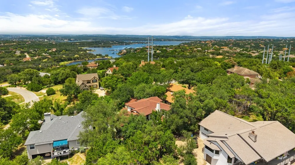 207 Spellbrook Lane Lakeway, TX 78734
