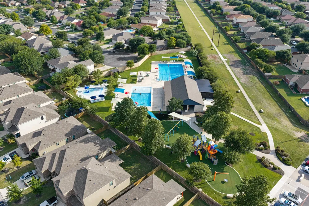 105 Kellys Heroes Way Jarrell, TX 76537