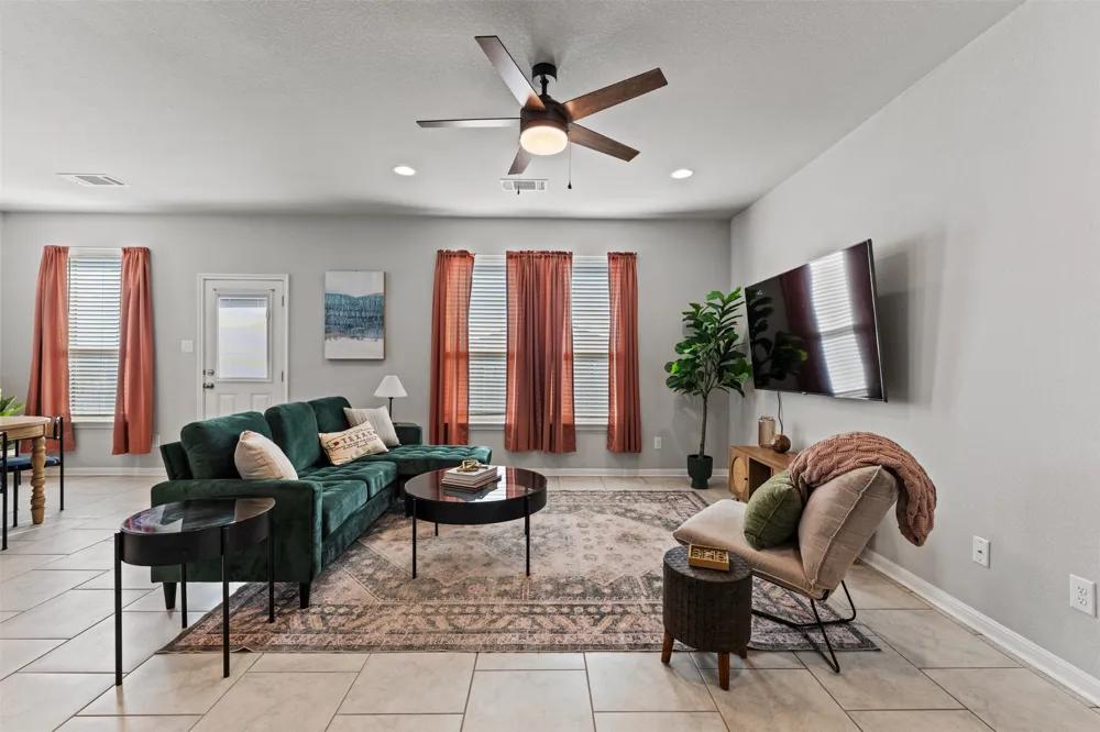 105 Kellys Heroes Way Jarrell, TX 76537