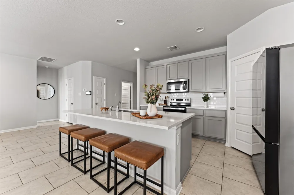 105 Kellys Heroes Way Jarrell, TX 76537