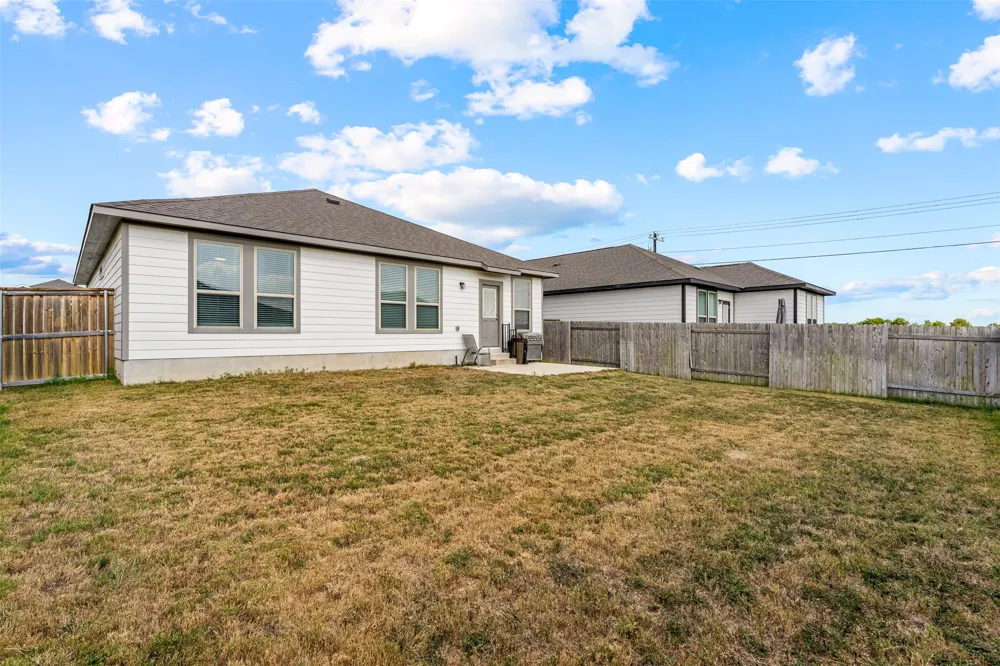 105 Kellys Heroes Way Jarrell, TX 76537