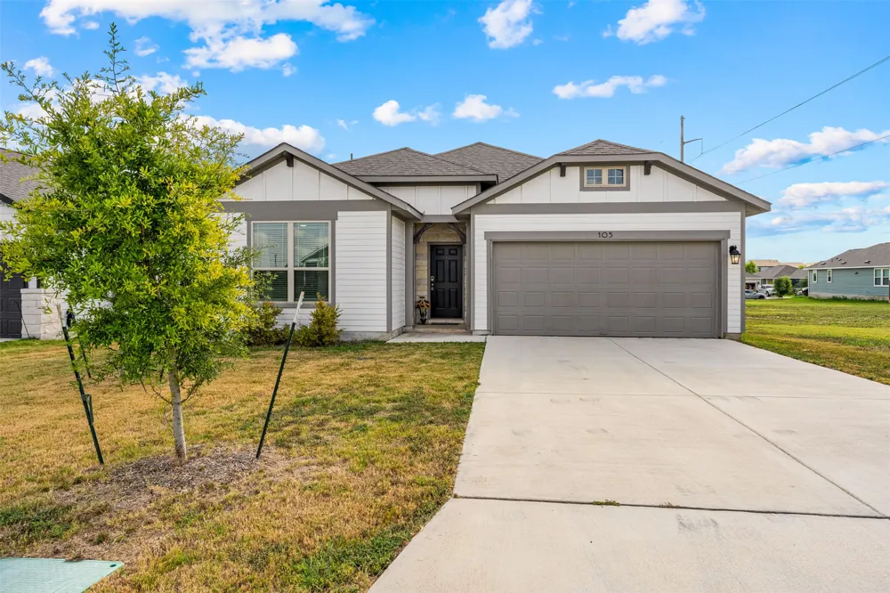 105 Kellys Heroes Way Jarrell, TX 76537
