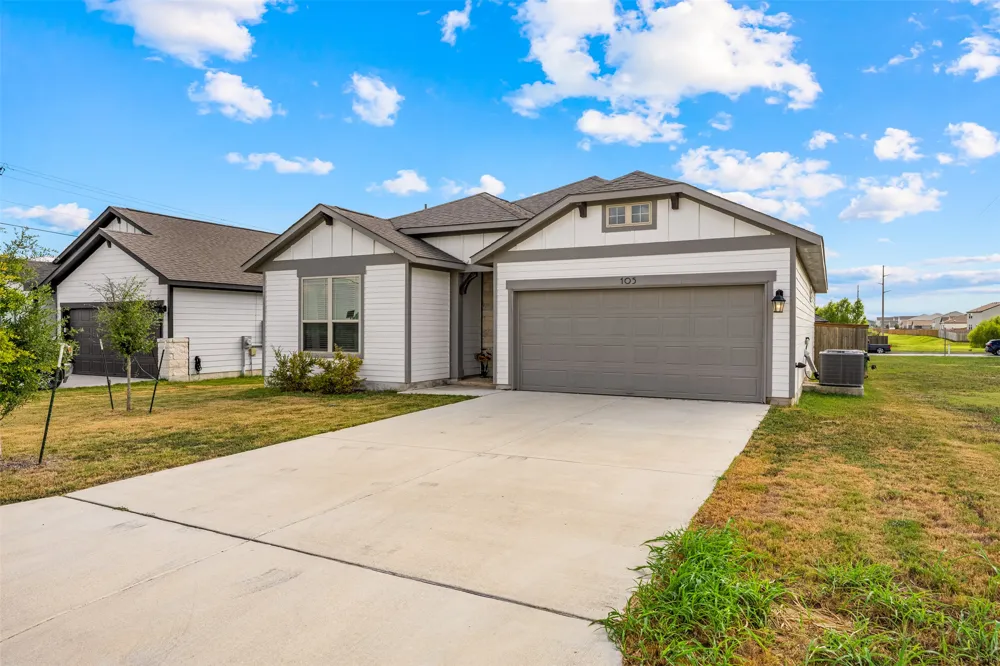 105 Kellys Heroes Way Jarrell, TX 76537