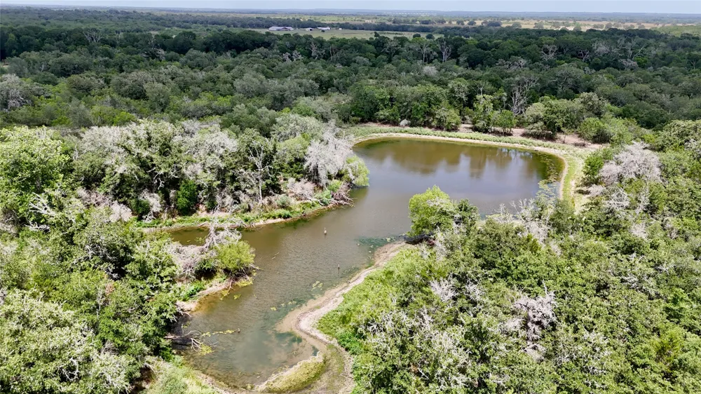 CR 420 Waelder, TX 78959