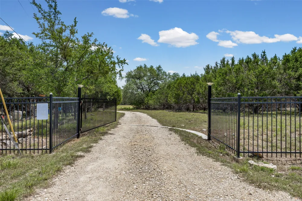 6843 S Lakewood Drive Georgetown, TX 78633