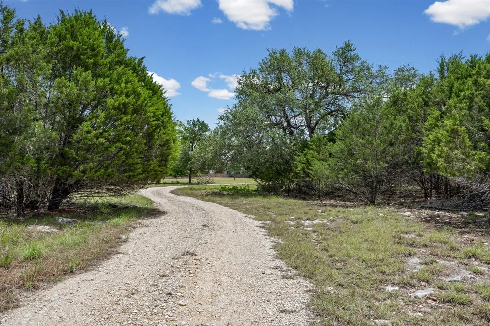 6843 S Lakewood Drive Georgetown, TX 78633