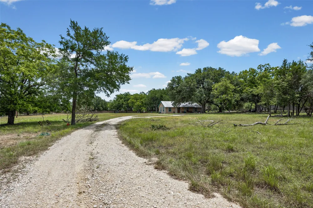 6843 S Lakewood Drive Georgetown, TX 78633