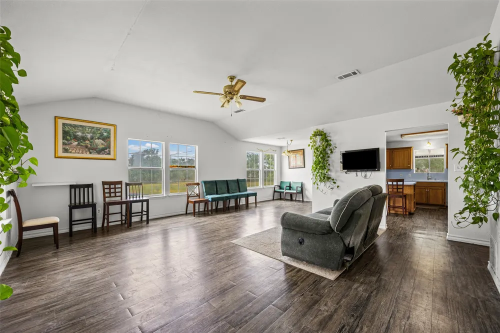 6843 S Lakewood Drive Georgetown, TX 78633