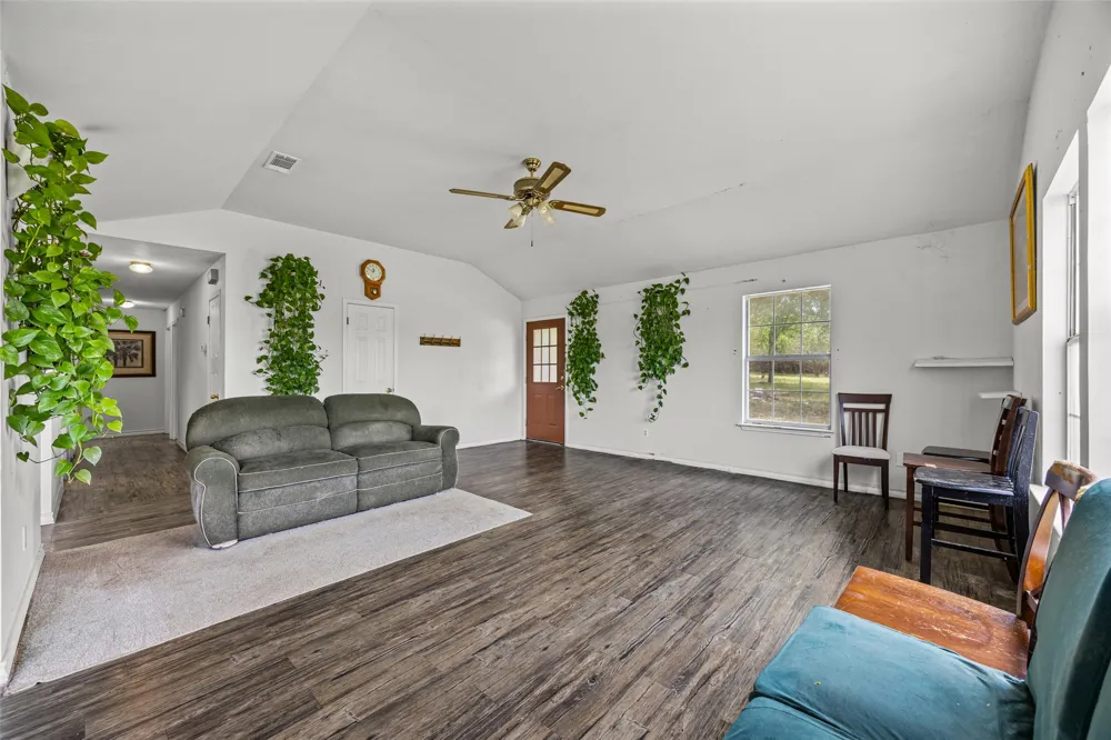 6843 S Lakewood Drive Georgetown, TX 78633