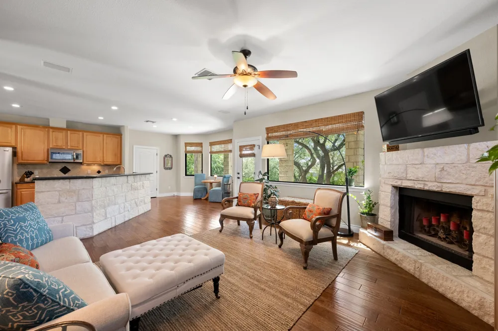 412 Eagle Lakeway, TX 78734