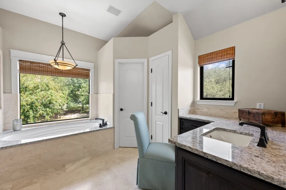 412 Eagle Lakeway, TX 78734