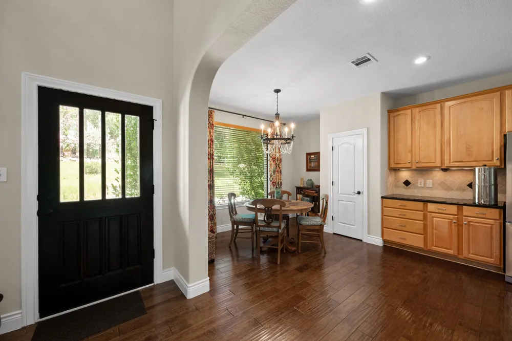 412 Eagle Lakeway, TX 78734