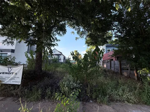 2512 E 4th Street