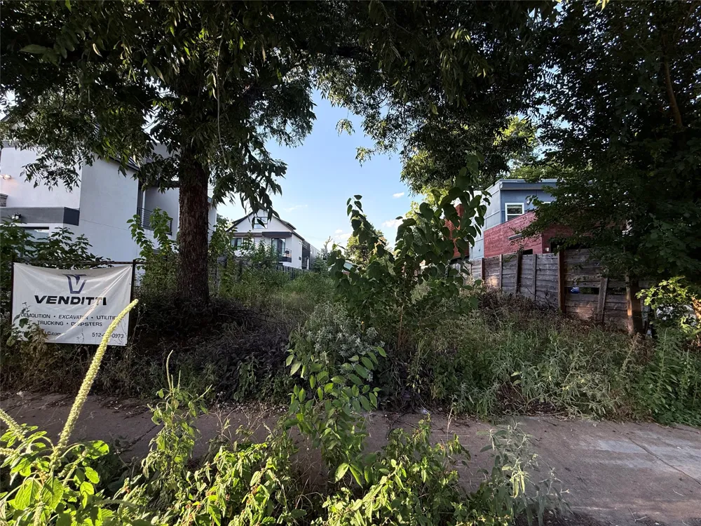 2512 E 4th Street Austin, TX 78702