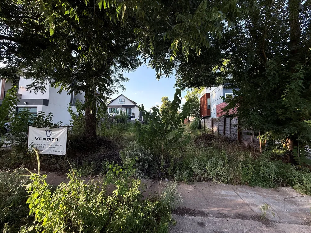 2512 E 4th Street Austin, TX 78702