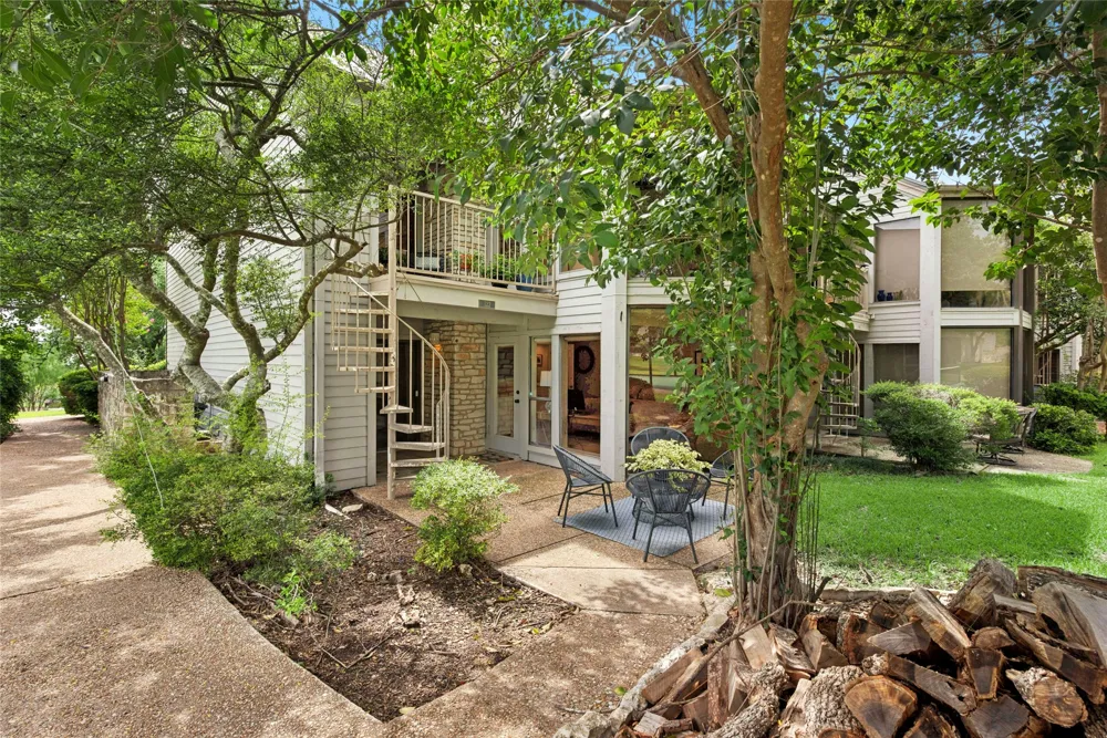 122 World Of Tennis Square #122 Lakeway, TX 78738