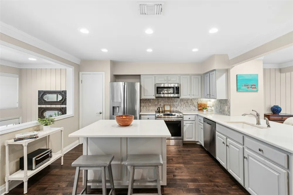 122 World Of Tennis Square #122 Lakeway, TX 78738