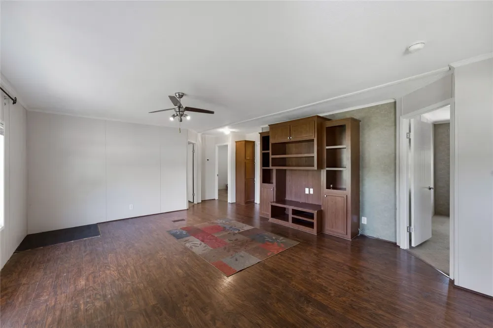 424 Ellinger Road La Grange, TX 78945